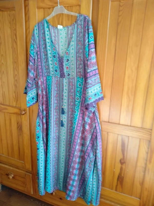 Très jolie robe en soie